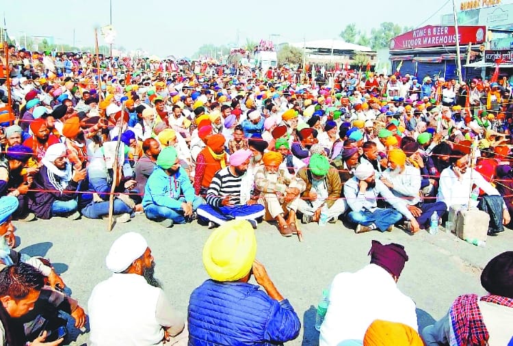 Mobile of Punjabi singer Sonia Mann stolen From Kundli Border during Kisan Andolan