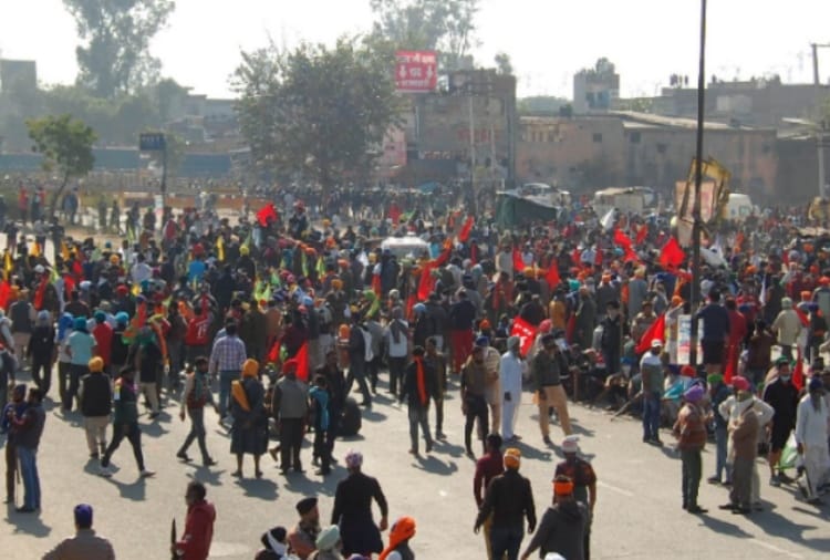 Mobile of Punjabi singer Sonia Mann stolen From Kundli Border during Kisan Andolan