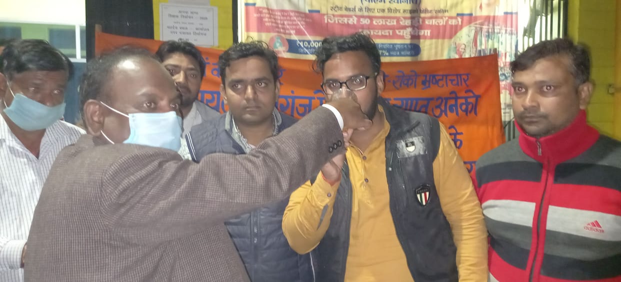 sabhaasadon ko manaane pahunche vidhaayak aur esadeeem, nahin banee baat