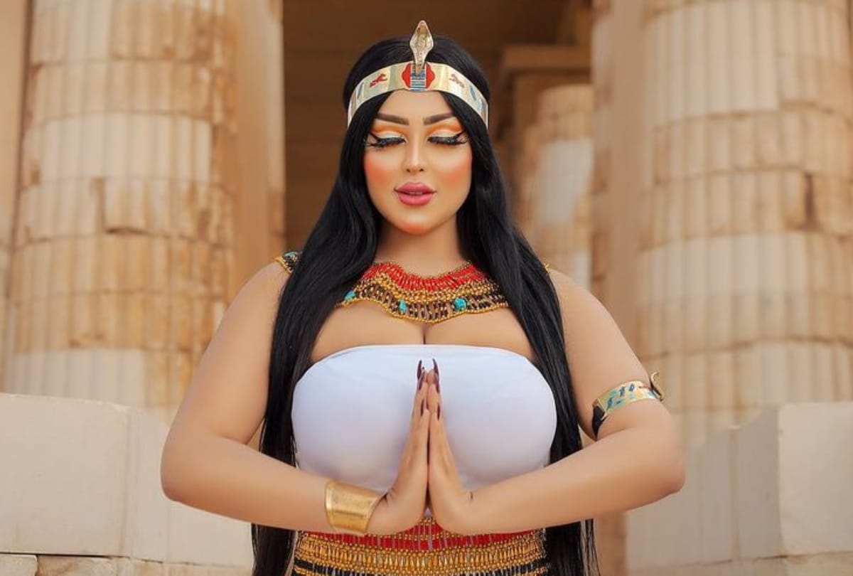 Egyptian Police Arrests Photographer Over Pyramid Photoshoot of Model Salma al Shimi