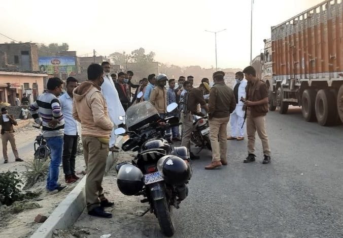 Couple dies of bike rider due to collision with truck