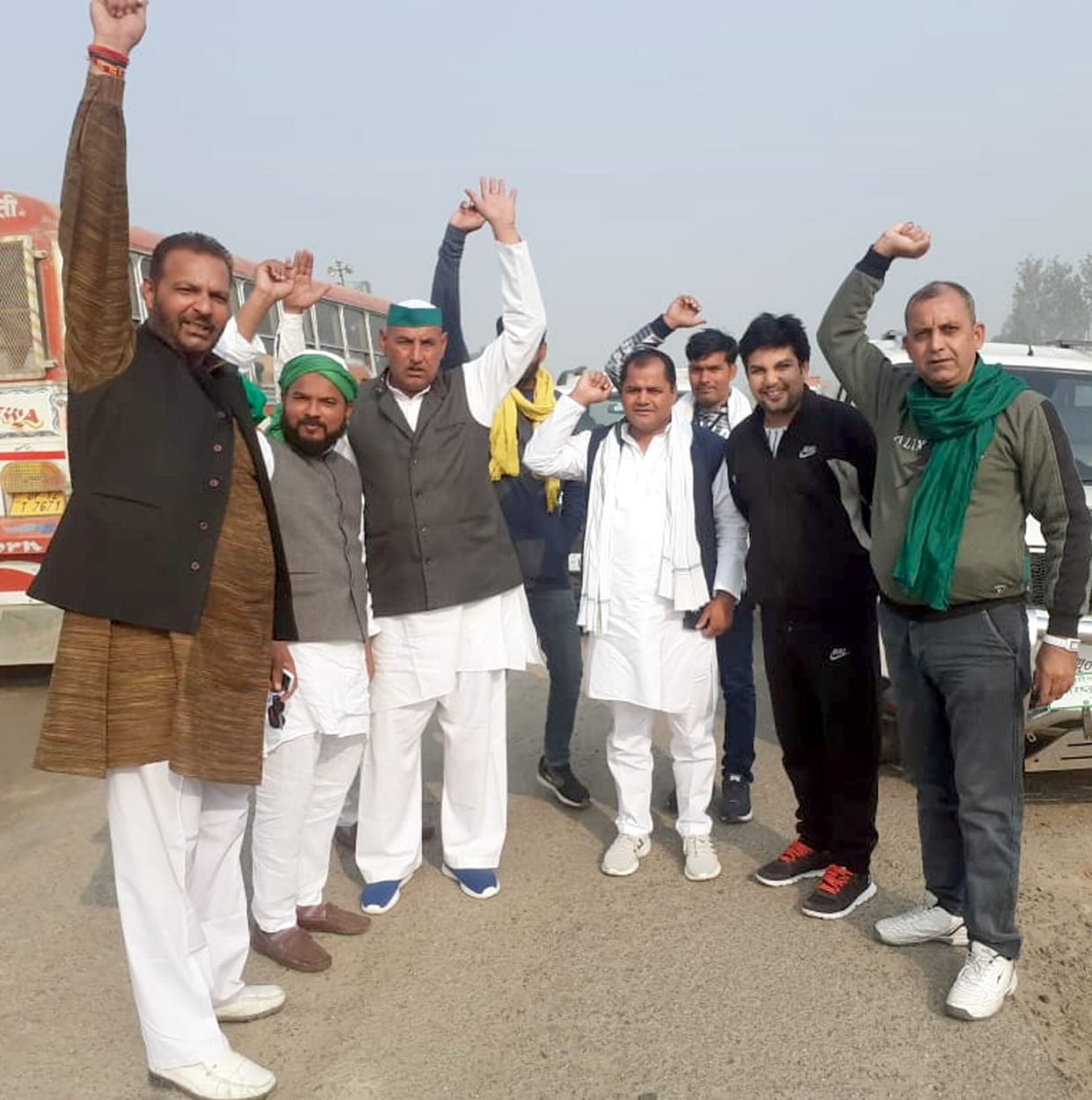 Farmers left for Delhi border