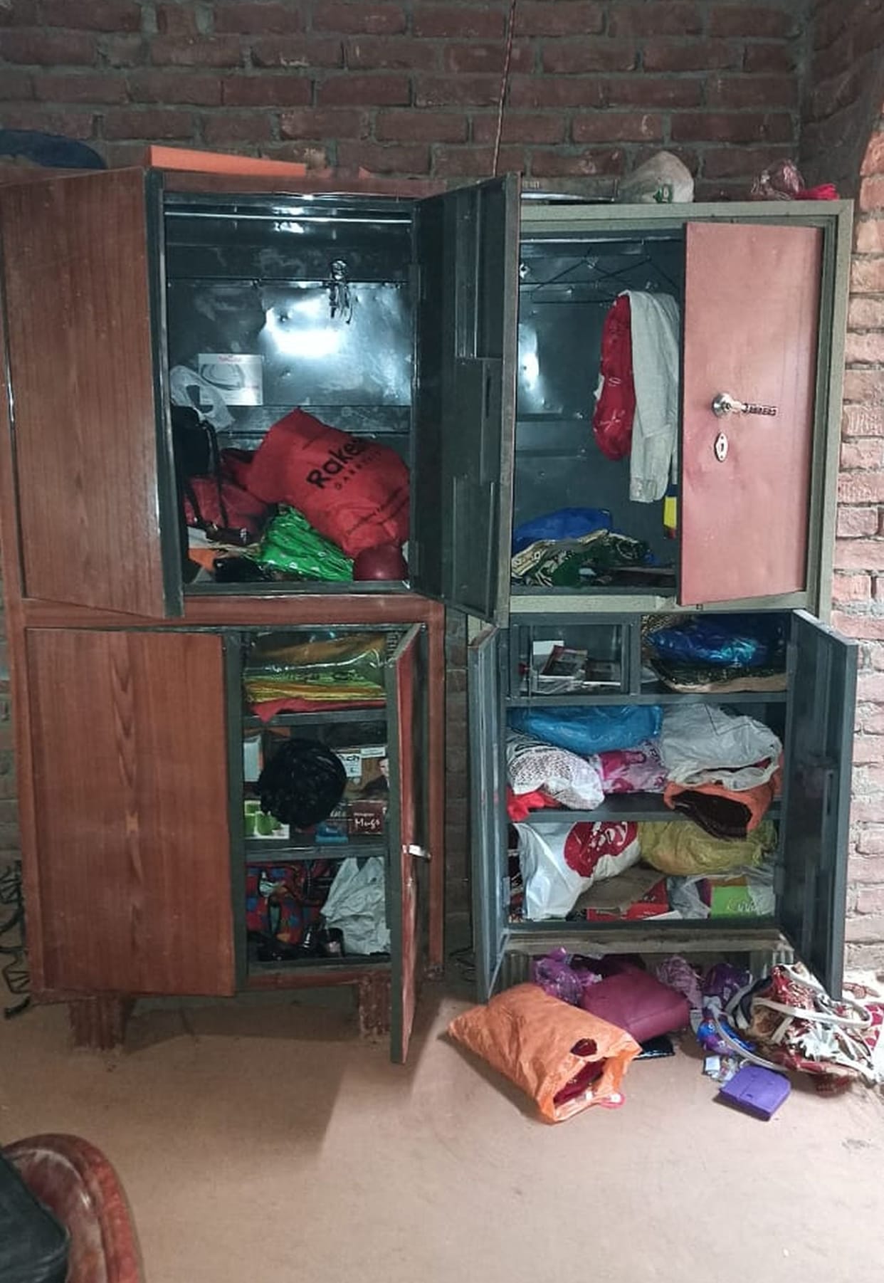 Lakhs worth of goods stolen from four houses in Mahalai