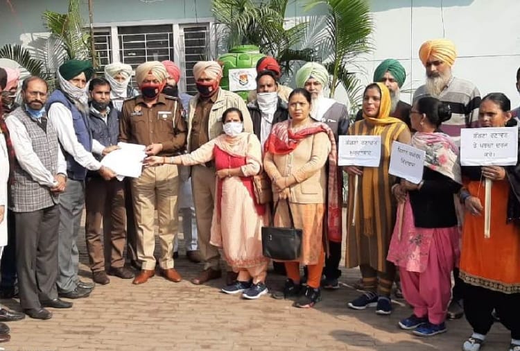 Protest against actress Kangana Ranaut in Punjab