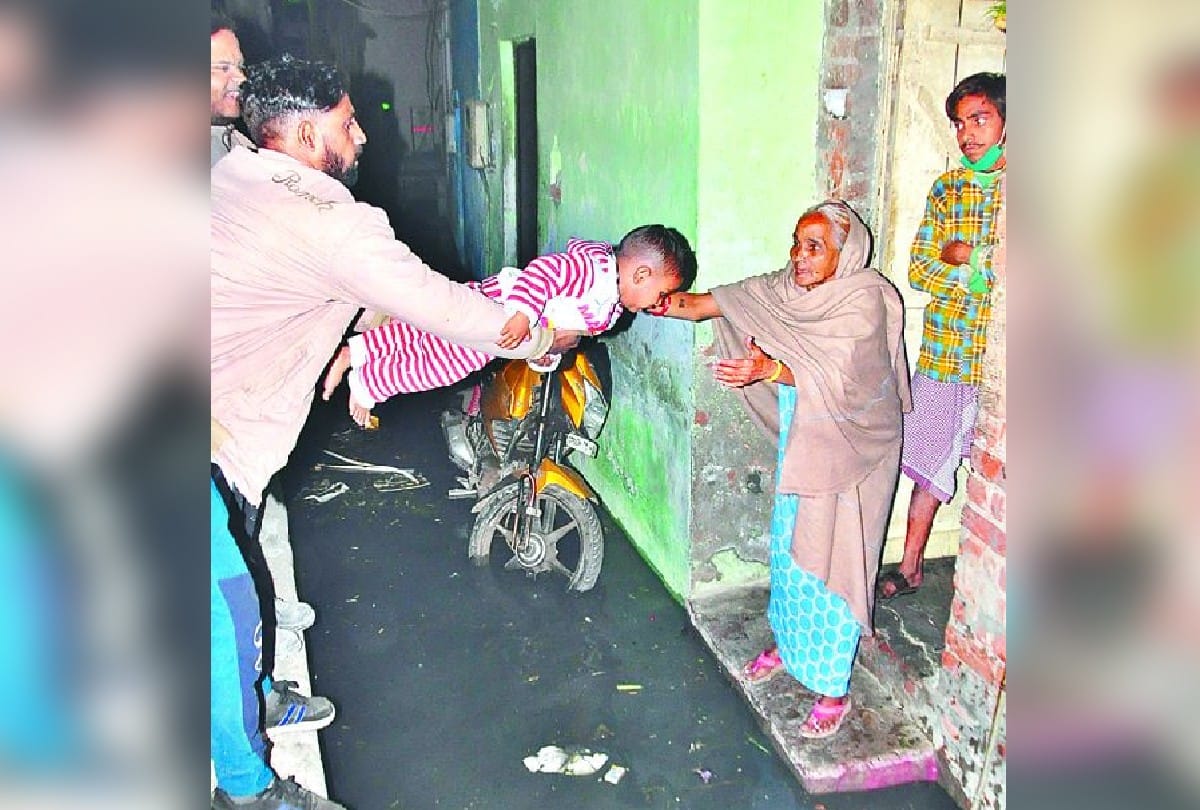 Agra UP News: sewer water entered in the houses of many colonies in agra