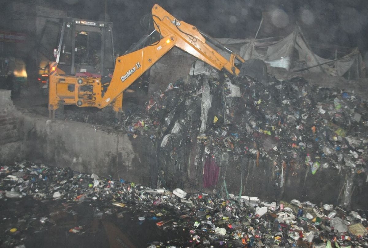 Agra UP News: sewer water entered in the houses of many colonies in agra