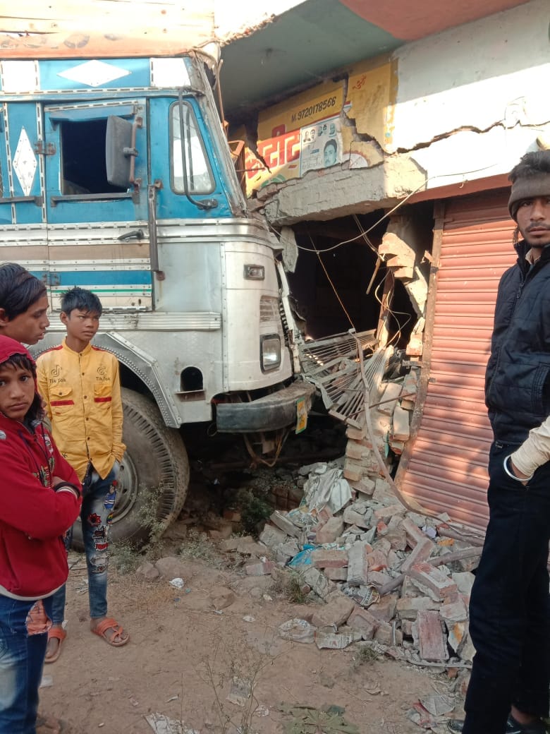 Uncontrolled tanker enters the house