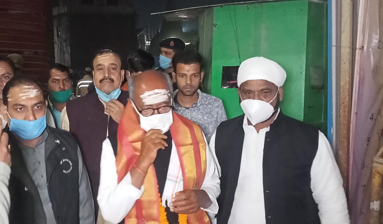 Digvijay Singh worshiped Kashi Vishwanath