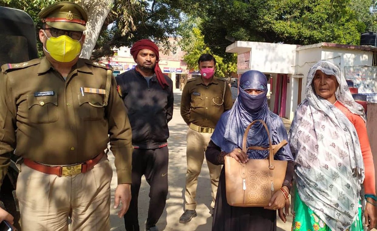 Police found a purse full of jewels left in the bus