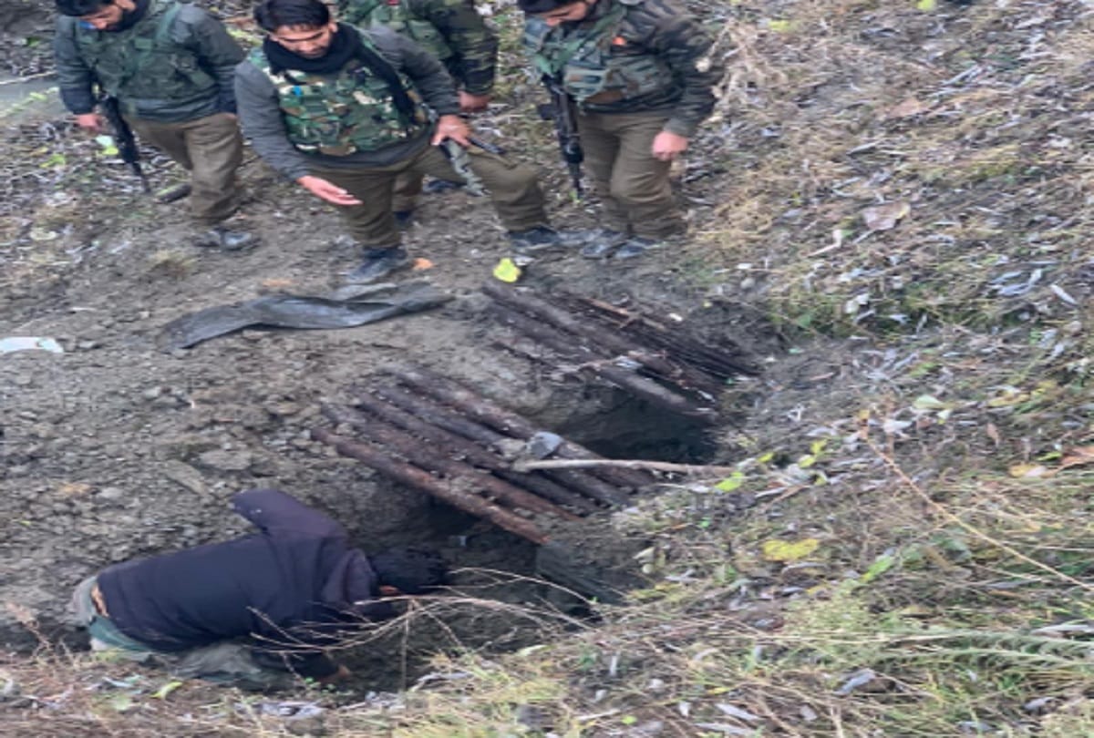 jammu kashmir crpf and baramulla police busted terrorist hideout, fir registered