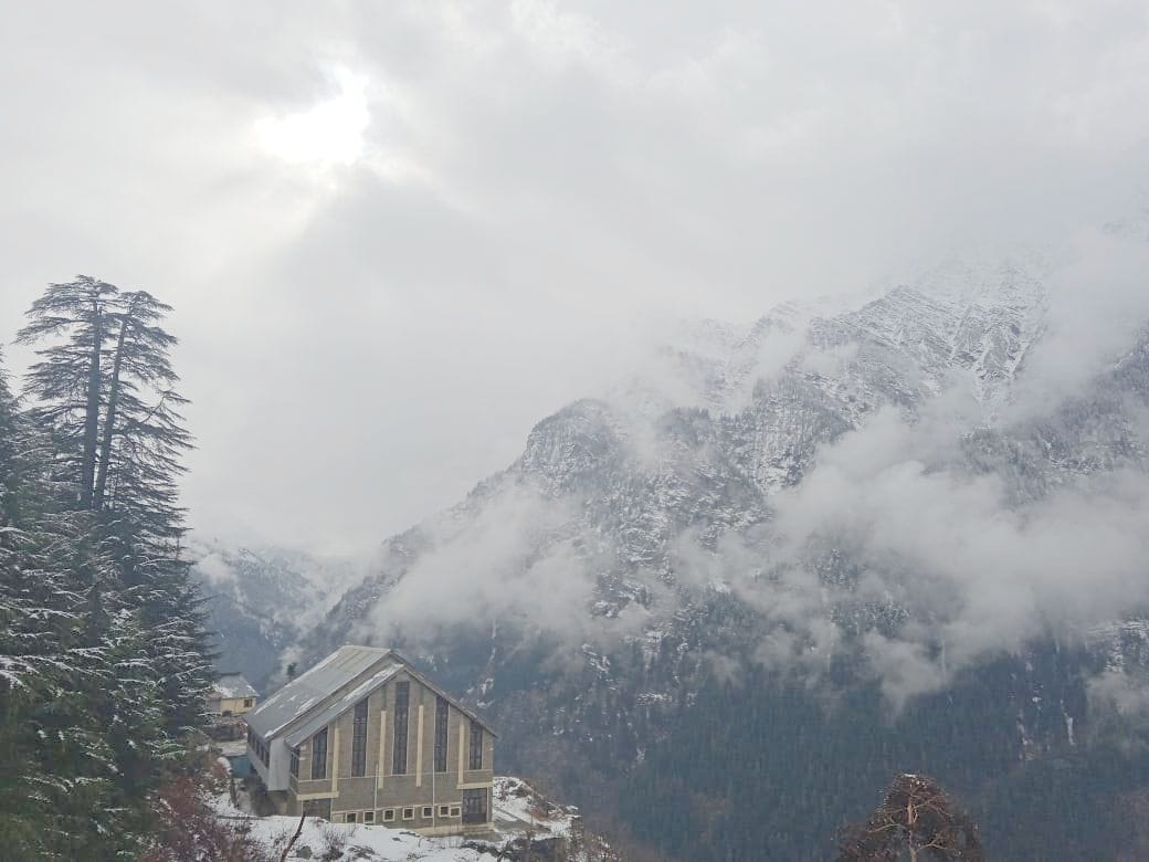 snowfall in pangi bharmour hills