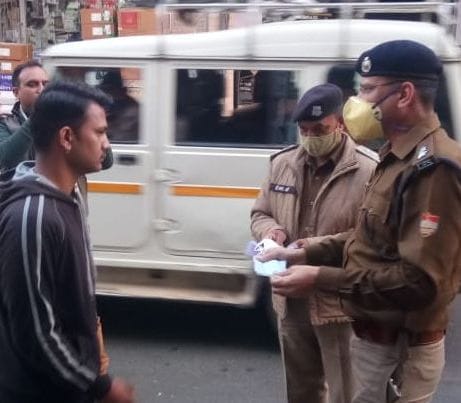 SP made aware by distributing face mask
