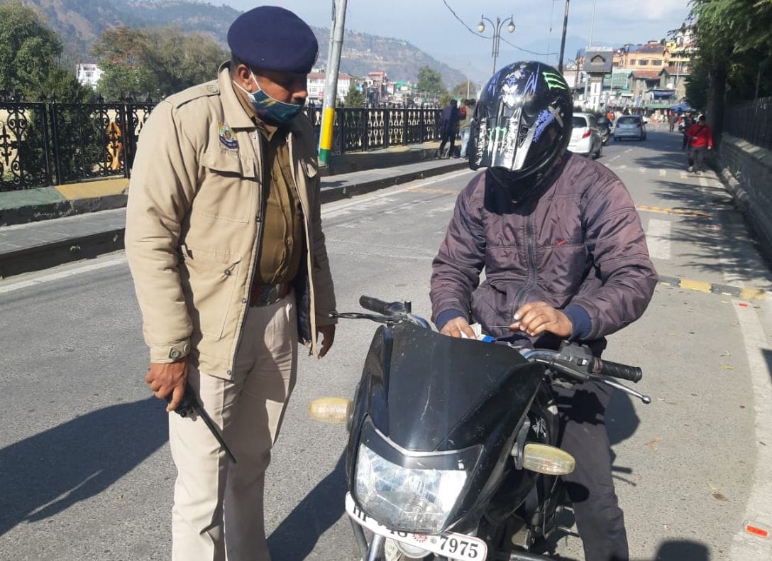 chamba police challana without license people