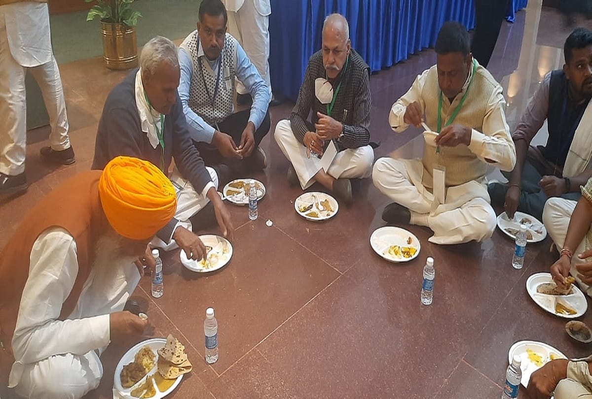Farmers did not eat government food once again carried their own lunch