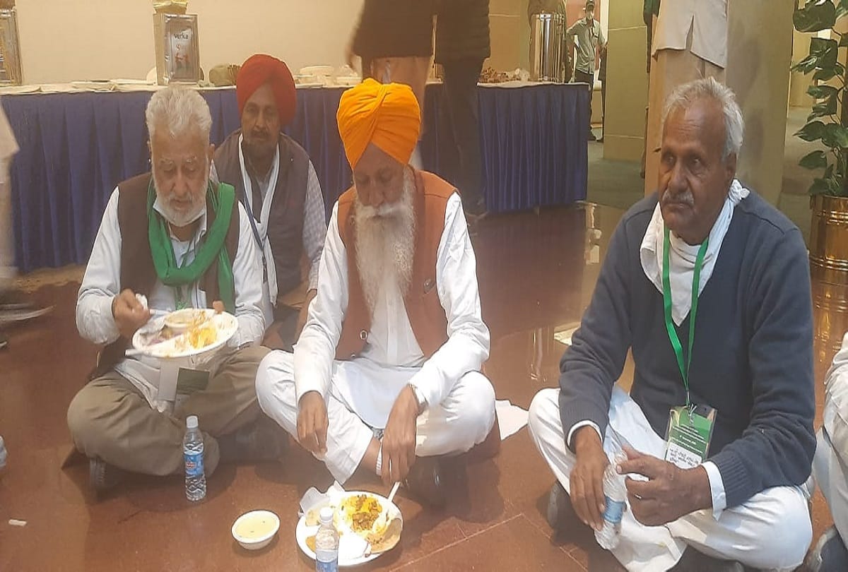 Farmers did not eat government food once again carried their own lunch