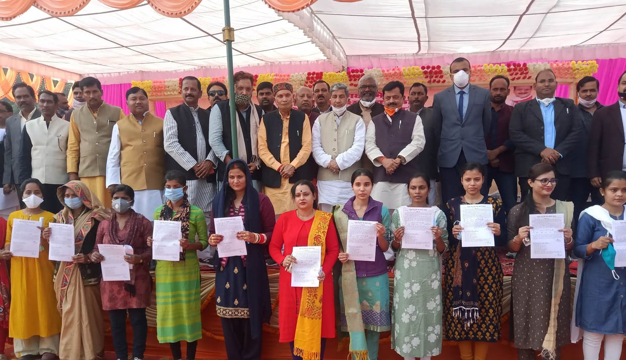 giving joining letter of 1752 people