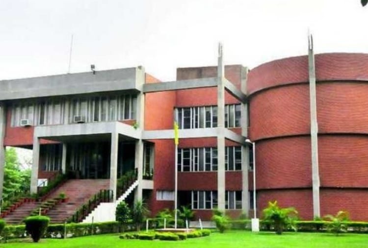 Punjab Engineering College is going to recruit permanent teachers.