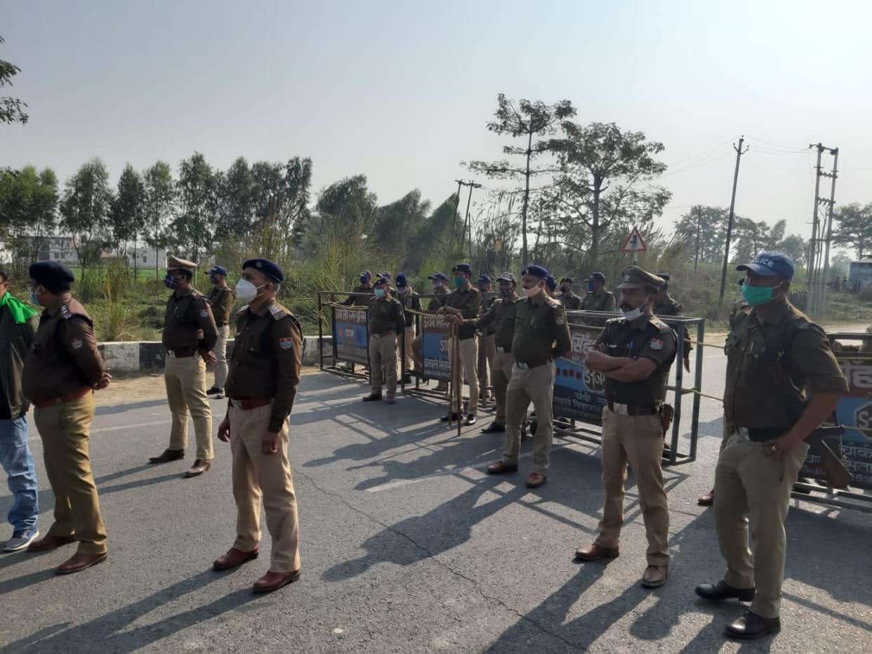 Kisan Andolan News: uttarakhand Farmers go delhi for protest police stop them protest starts in sitarganj