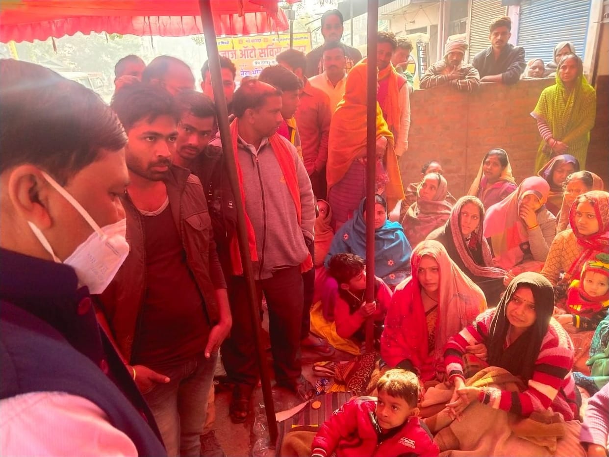 Merchants outraged by murder landed on the road, market closed