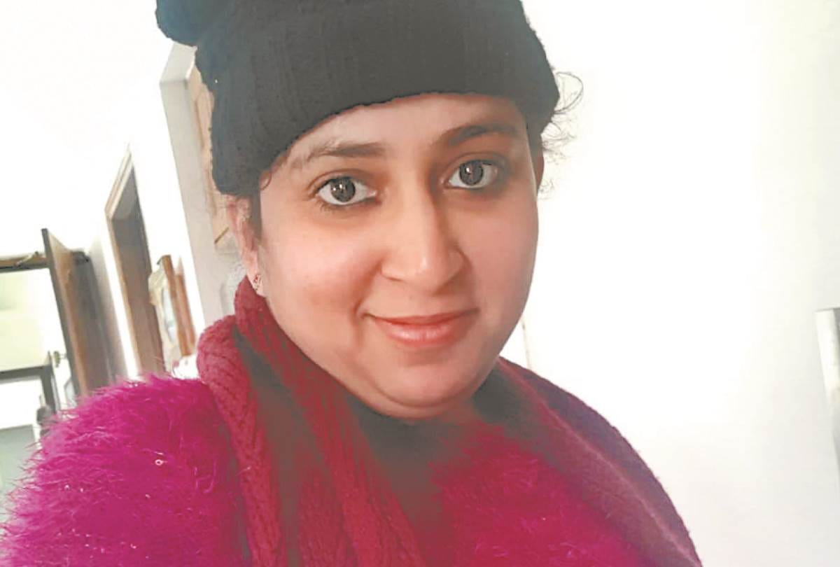 women are doing business with the help of whatsapp groups in lucknow