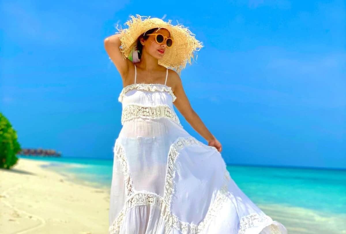 hina khan in maldives vacation poses in black lace striped dress this dress price can shock you