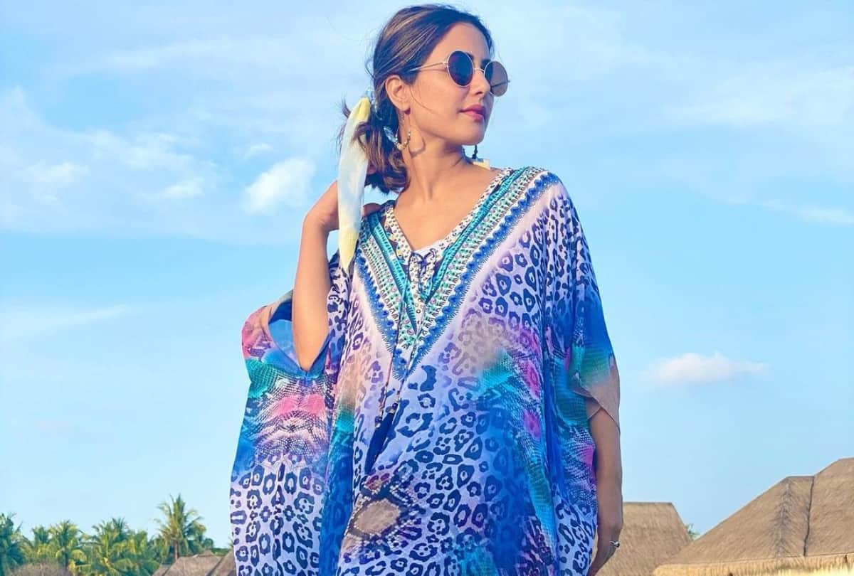 hina khan in maldives vacation poses in black lace striped dress this dress price can shock you