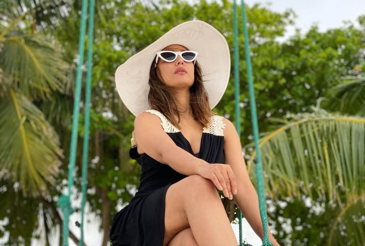 hina khan in maldives vacation poses in black lace striped dress this dress price can shock you