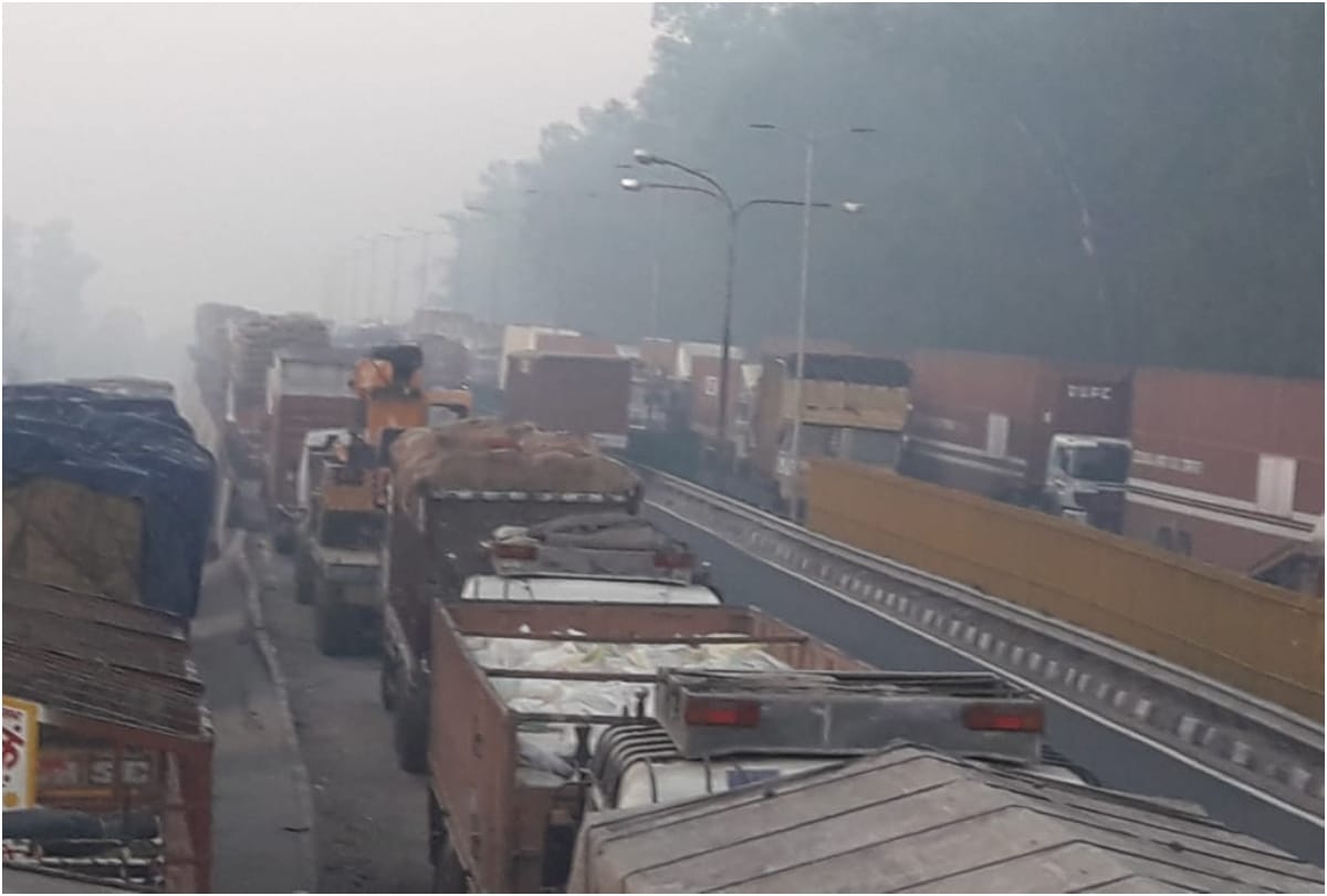 farmers protest latest updates: traffic jam on delhi agra highway in mathura