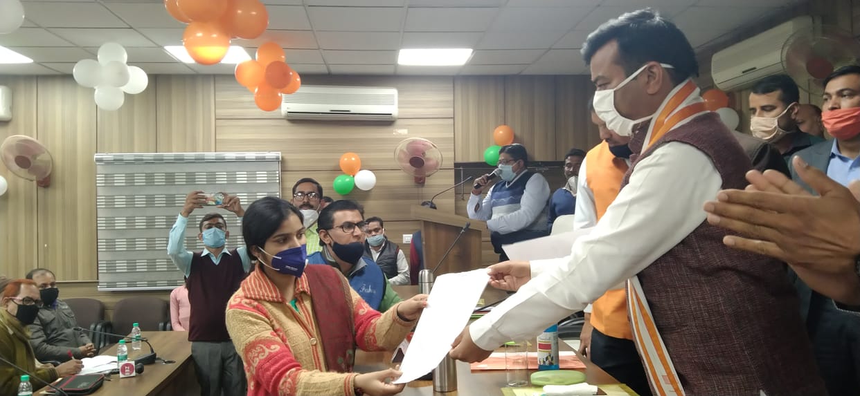 Appointment letters distributed to a total of 876 assistant teachers of the district