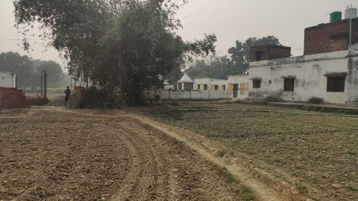 The primary school which gave dozens of IAS, no road to go there