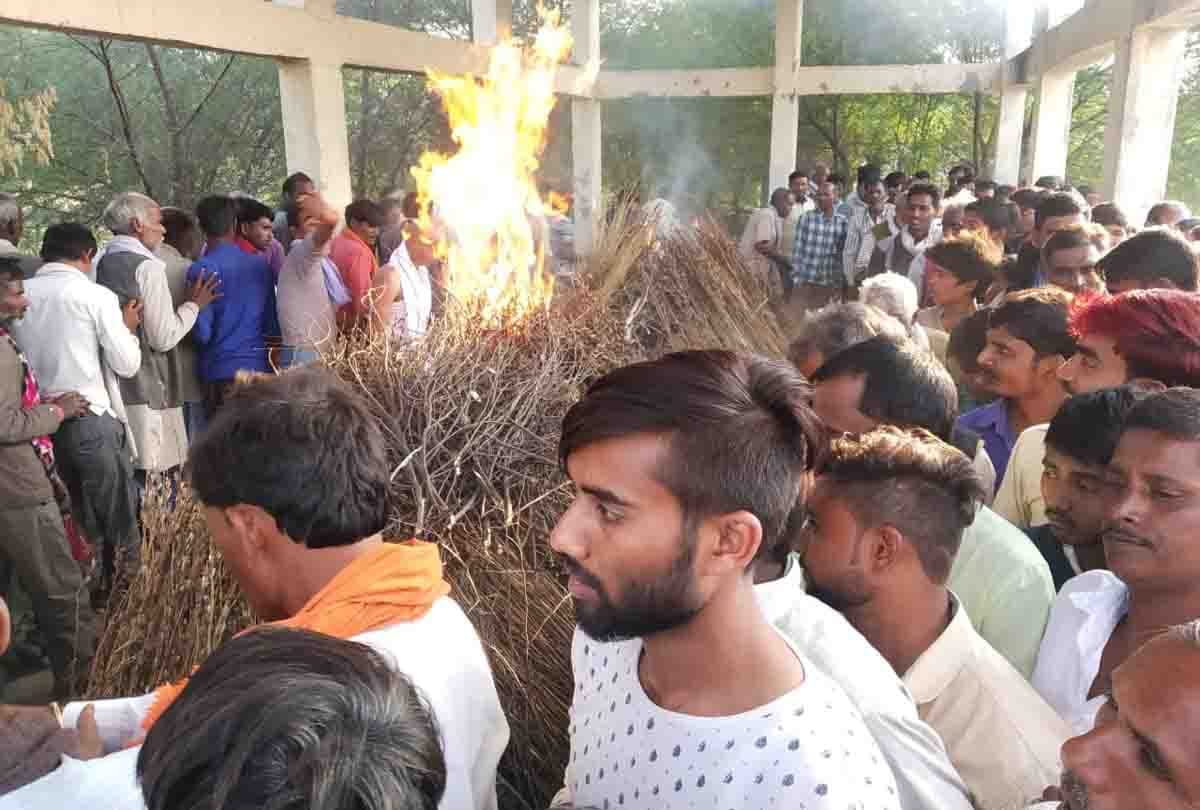 silence of death after seeing seven dead bodies reached in village, not a single hearth burnt in the edge of tears