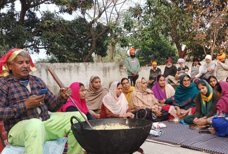 Farmer Protest : Women in Punjab made Sweets for farmers 