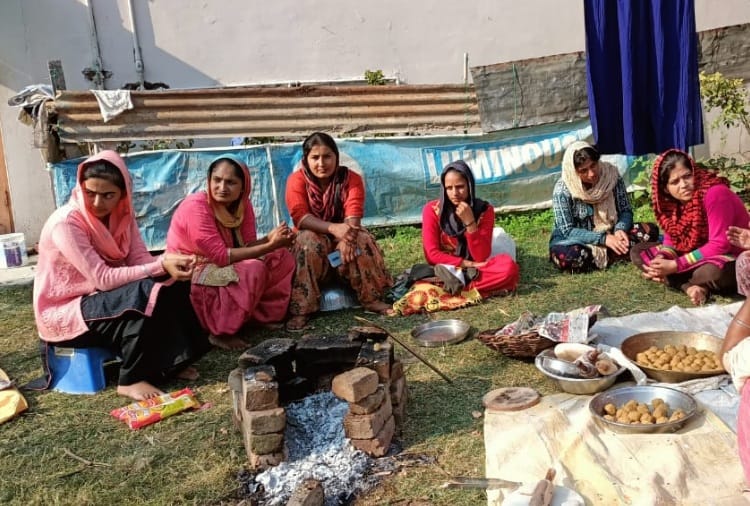 Farmer Protest : Women in Punjab made Sweets for farmers 