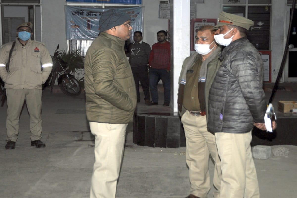 UP Crime News: Crooks has looted 1.5 lakh from employee of petrol pump in Shamli