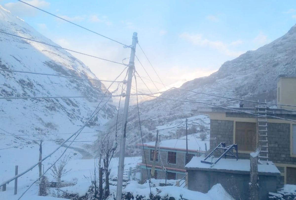 weather today: Snowfall on the high peaks of Himachal including the North Portal of Atal Tunnel, see spectacular photos