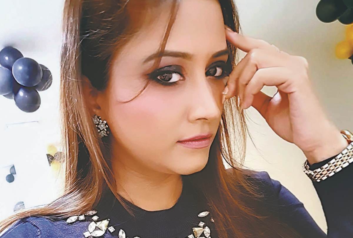 women are doing business with the help of whatsapp groups in lucknow