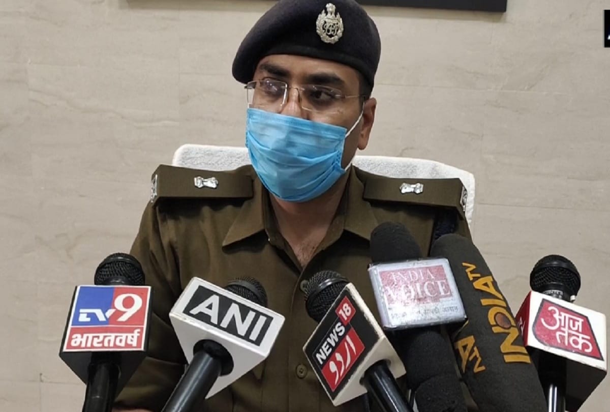FIR against  man in Aligarh, police searching for girl