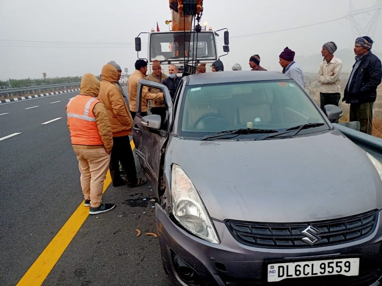 eksapresave par kaar kee takkar se sasur aur daamaad kee maut