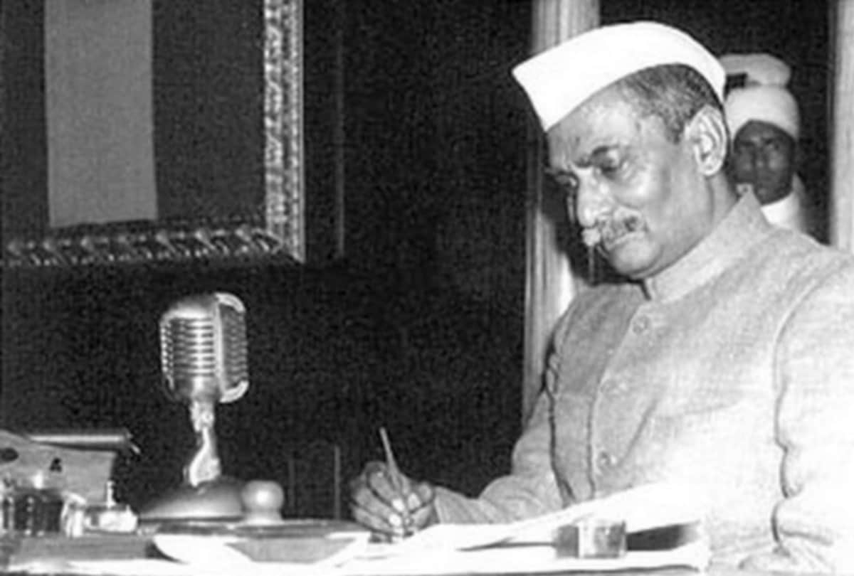 Due to follow government rules India first President Dr Rajendra Prasad not geted relative job
