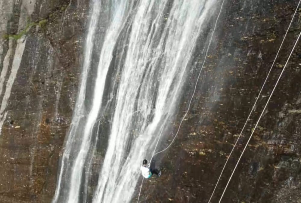 Uttarakhand ice institution Make National Record after Doing rappelling in Birthi Waterfall