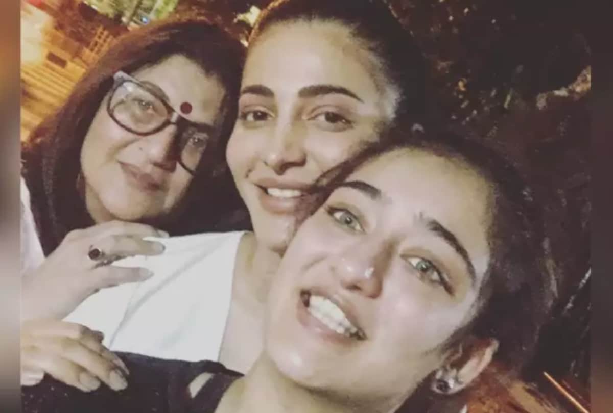 Single Mothers of Bollywood: Amrita Singh, Neena Gupta, Sushmita Sen, Poonam Dhillon, Neena Gupta, Karishma Kapoor
