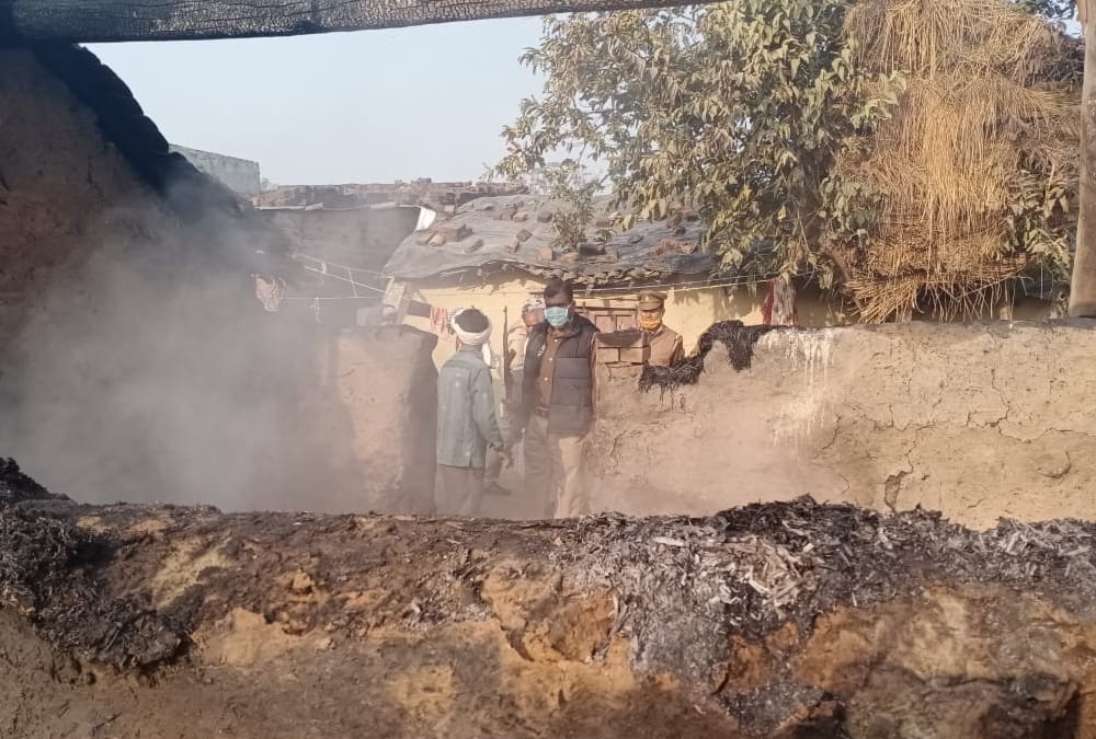 Four animals along with a farmer burnt alive in Bahraich.