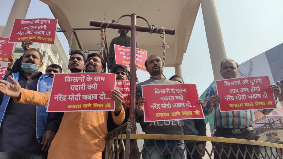 Congress in support of farmers opposing government by hanging on the noose hanging symbolic in varanasi