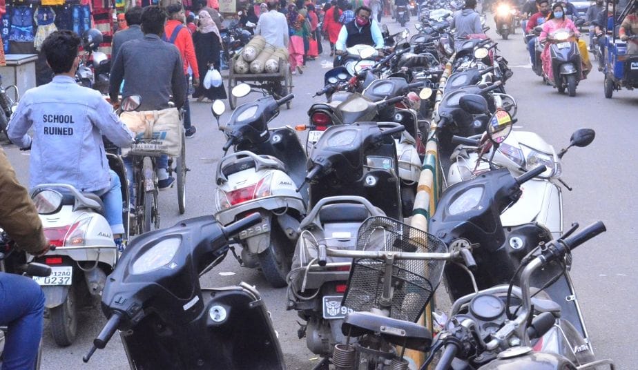 There is no system of vehicle parking in the city