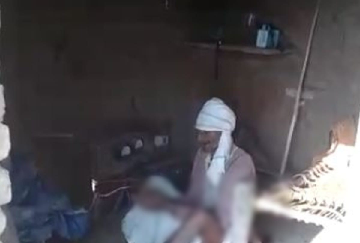 Farmer tried to commit suicide by electrocuted in agra