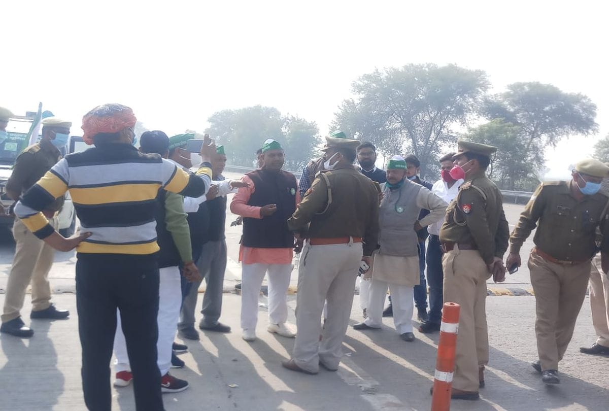 Farmer Protets At Yamuna Express Way Mant Toll Plaza