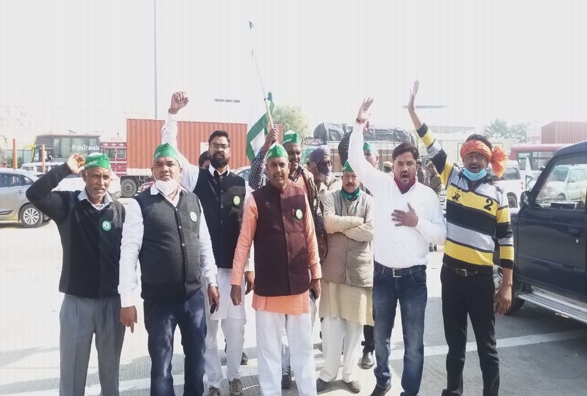 Farmer Protets At Yamuna Express Way Mant Toll Plaza