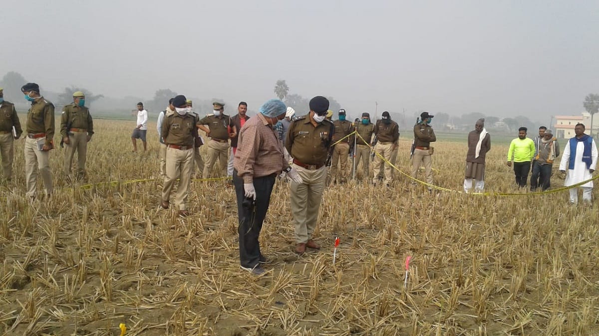 Teen girl killed her dead body thrown in field suspected of sexual harassment in ghazipur up