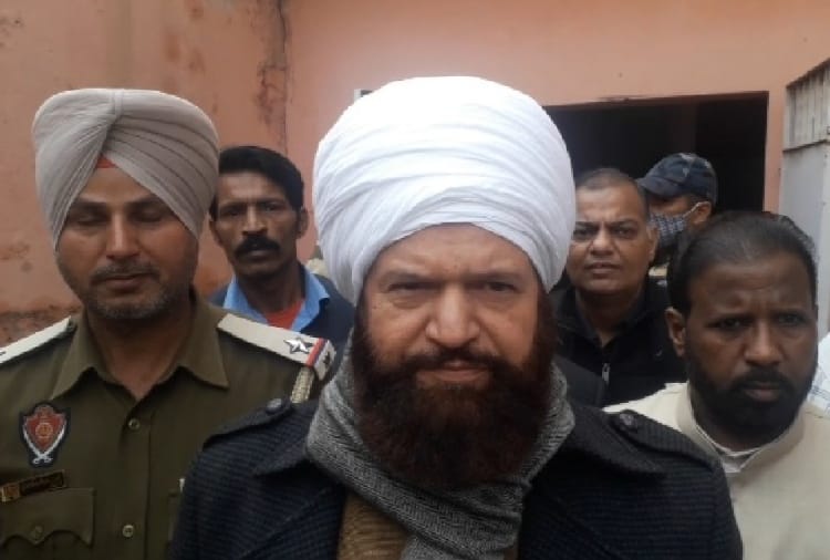 BJP MP Hansraj Hans faces protest from farmers in Moga of Punjab