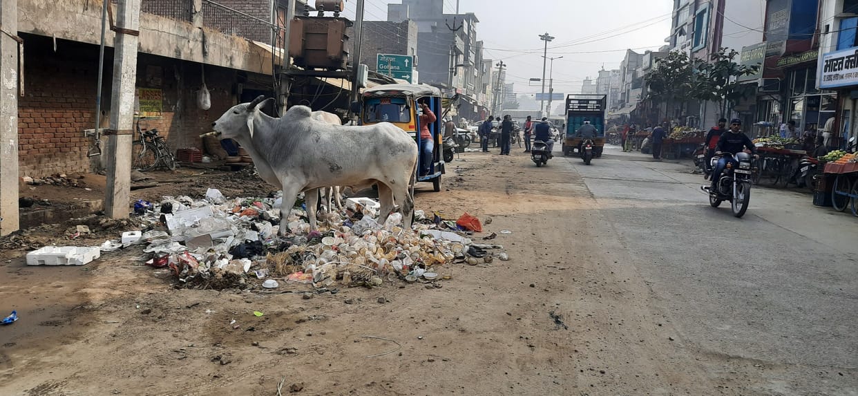 After 98 days of deadline and laying of pipeline, road not built, kutcha road now becomes dumping center